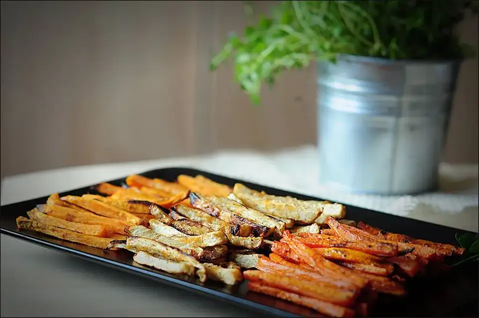różne warzywa na frytki bataty marchew seler
