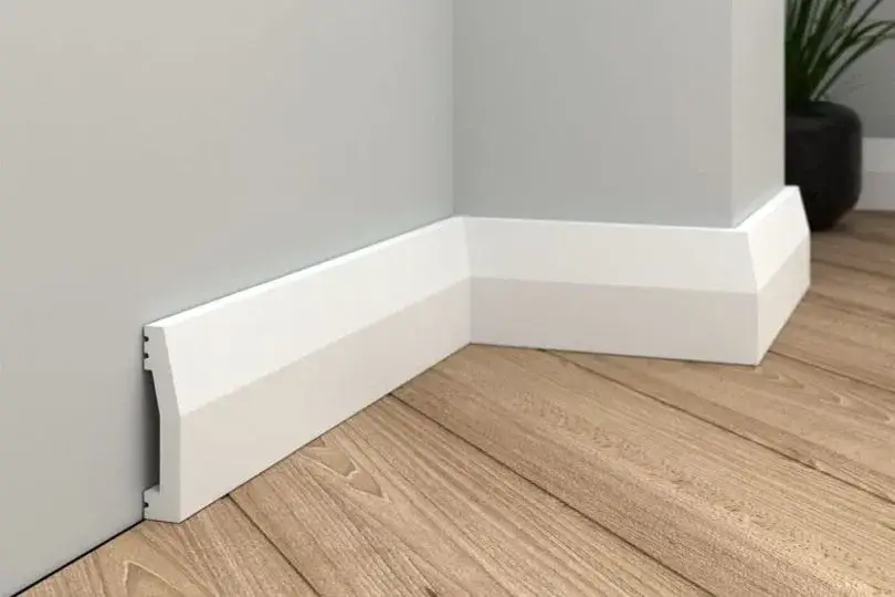 r&oacute;żne rodzaje listew przypodłogowych i dekoracyjnych