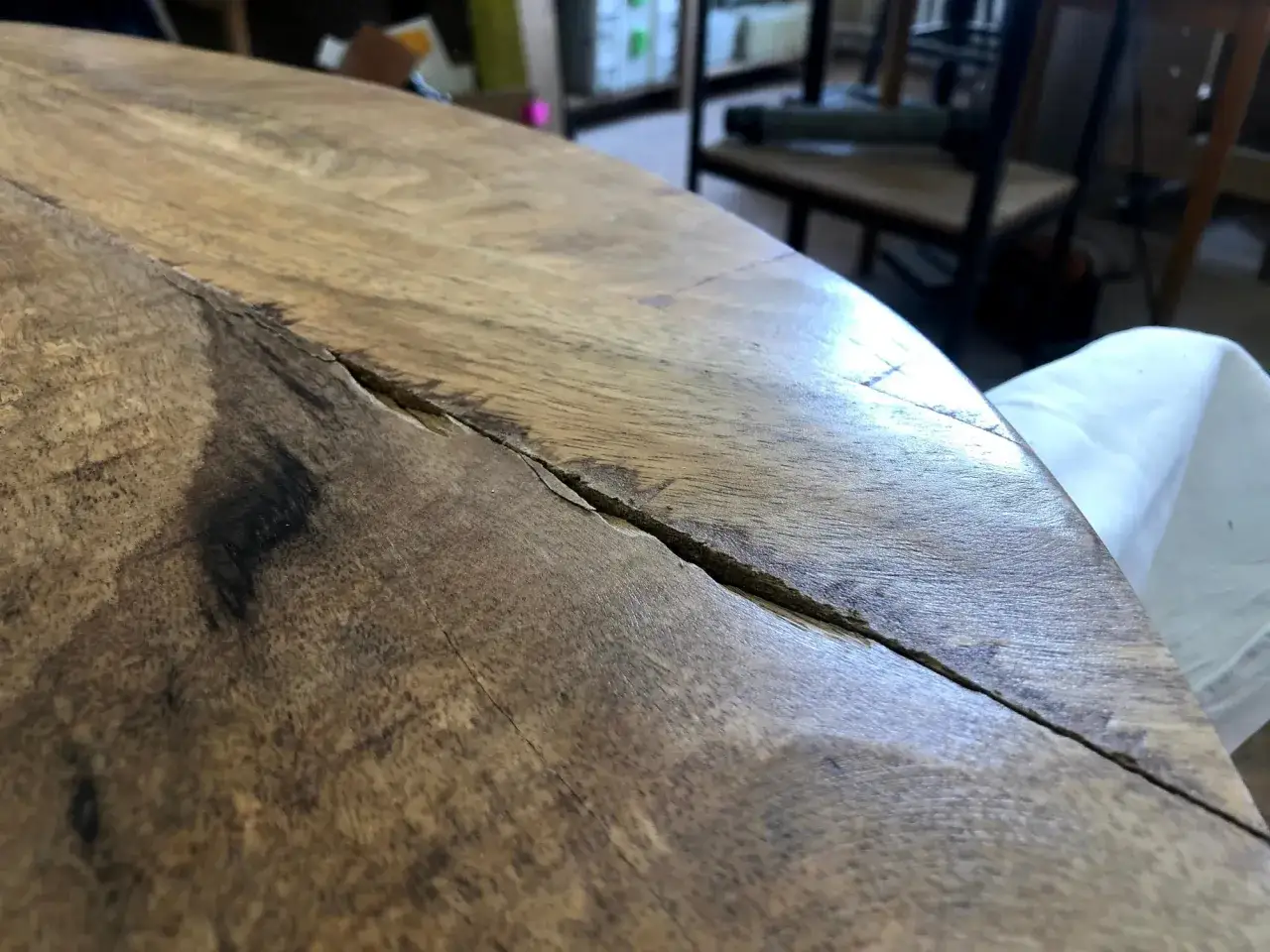 naprawa pękniętej nogi stołu DIY