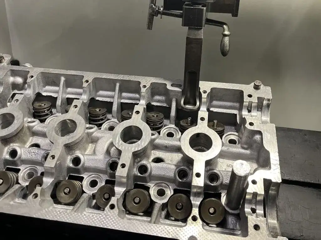 regeneracja głowicy silnika etapy