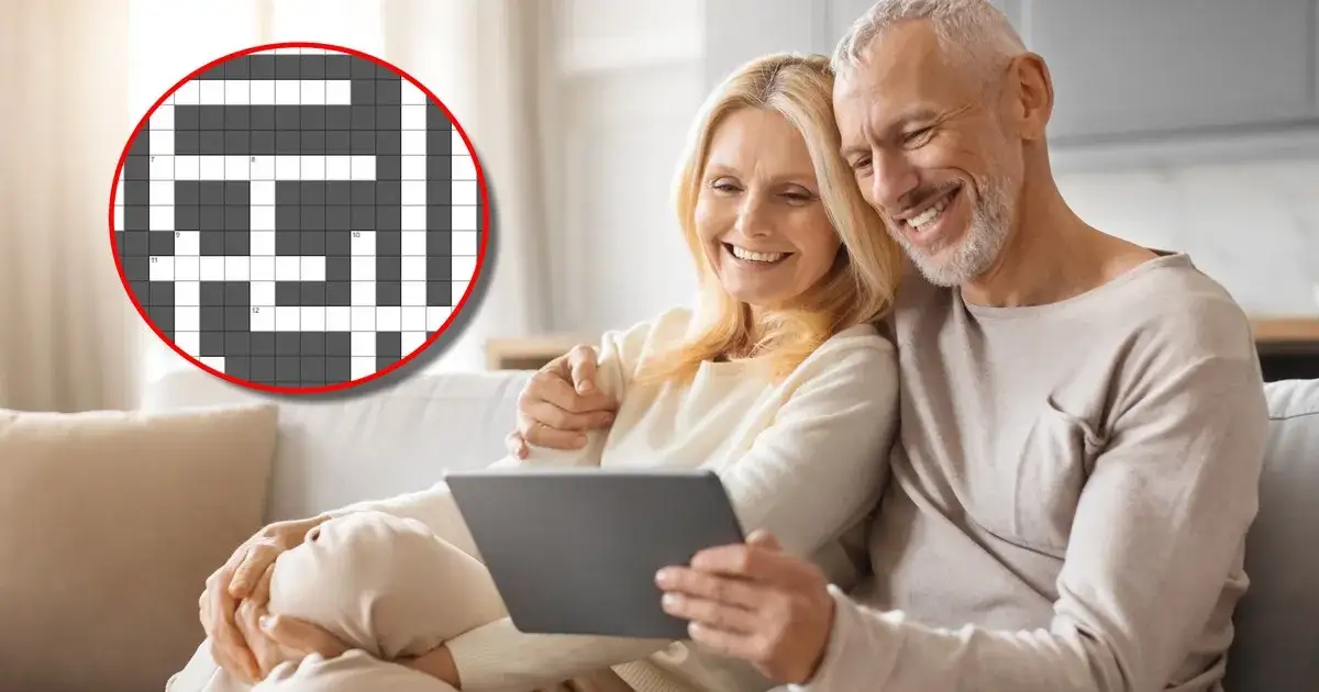 Osoba rozwiązująca krzyżówkę, osoba grająca w gry logiczne na telefonie, osoba czytająca książkę