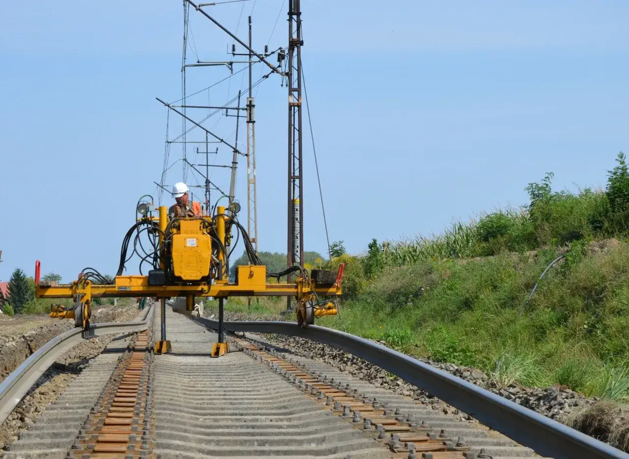 Remonty tor&oacute;w kolejowych w Polsce