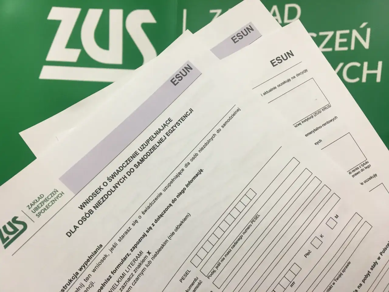 Formularz ZUS o świadczenie uzupełniające dla osób niesamodzielnych. Wniosek o dodatek do emerytury dla 1 grupy inwalidzkiej.