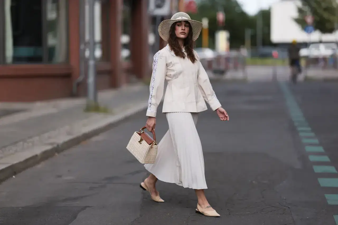 Błędy w stylizacji spódnica maxi płaskie buty