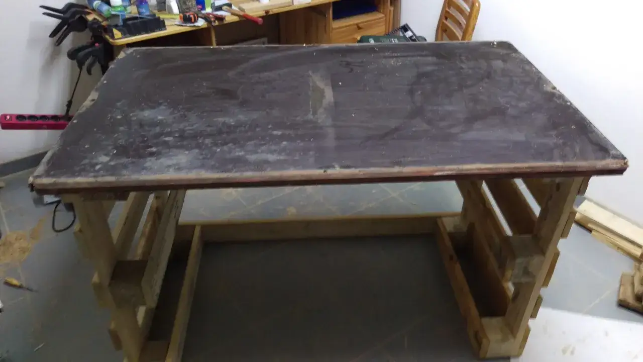 r&oacute;żne rodzaje drewna na blat stolarski