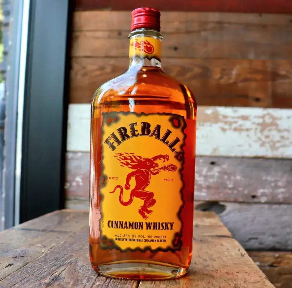 gorący drink whisky cynamonowa
