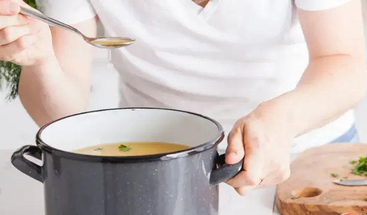 Zdjęcie Jak przewieźć zupę w garnku bez rozlania i utraty ciepła?