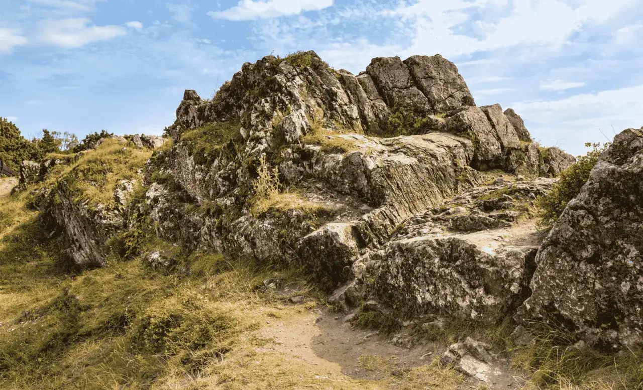 Zdjęcie Gdzie pojechać w góry świętokrzyskie? Odkryj niezapomniane szlaki i atrakcje