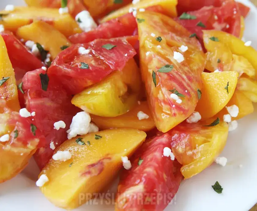 Zdjęcie Jak zrobić sałatkę z pomidorów, aby zaskoczyć smakiem gości?
