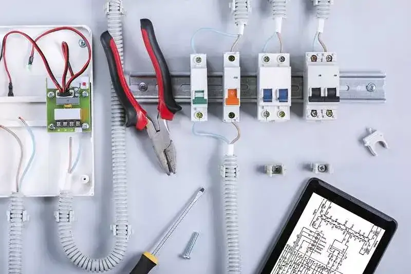 Zdjęcie Jak podłączyć prąd do mieszkania: 6 prostych kroków dla Ciebie