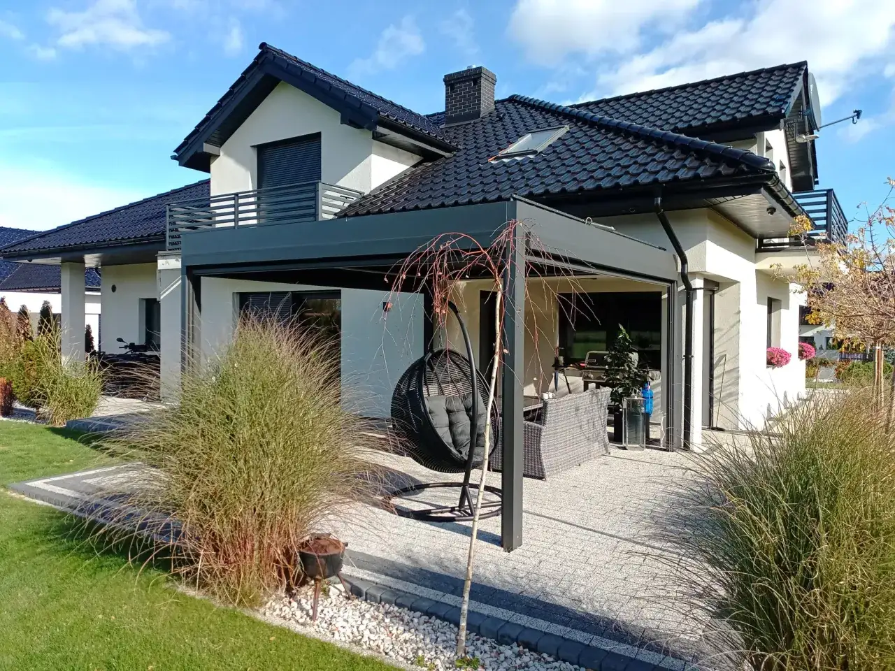 Zdjęcie Jaką wysokość zadaszenia tarasu wybrać, by uniknąć błędów?