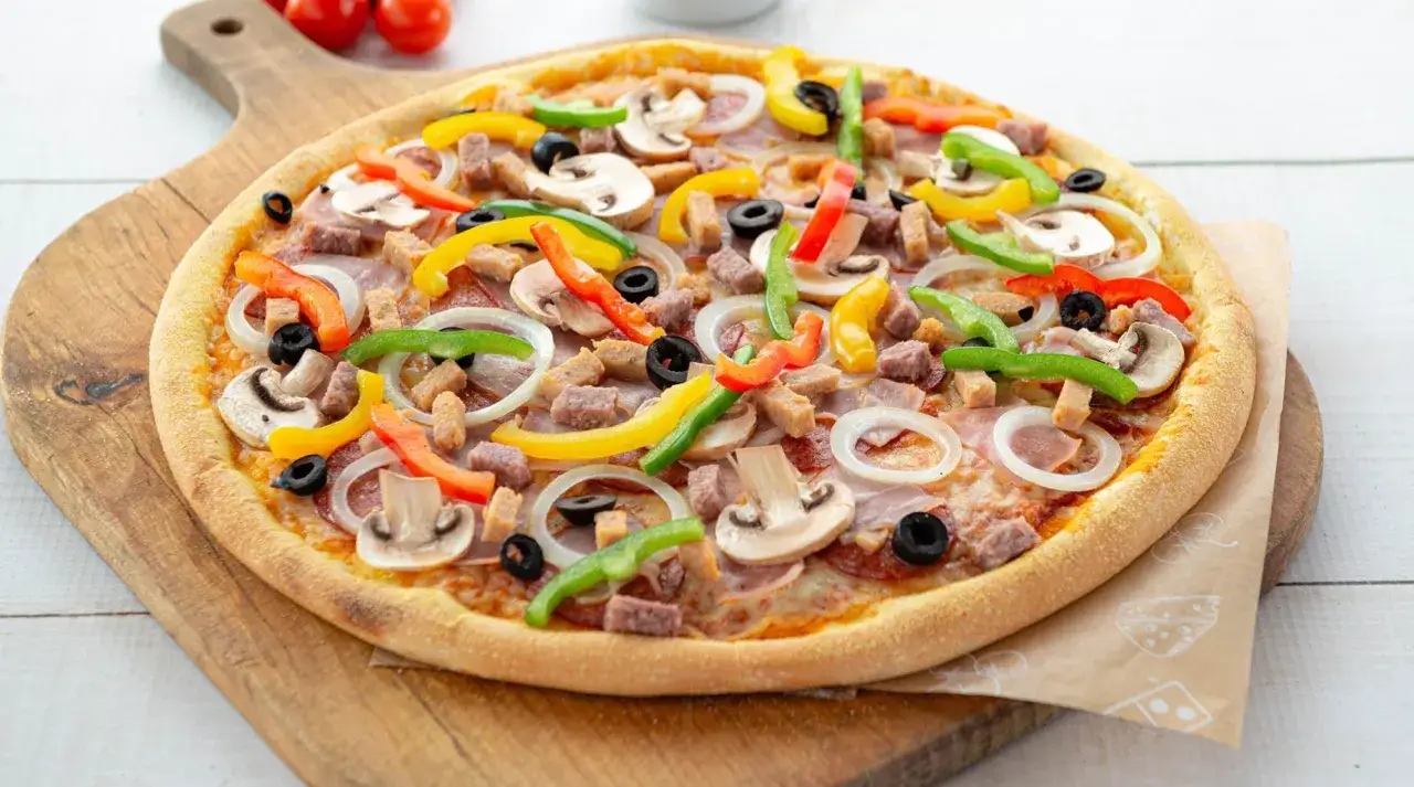 Zdjęcie Co na pizzę? 50+ pomysł&oacute;w na dodatki, kt&oacute;re zachwycą!