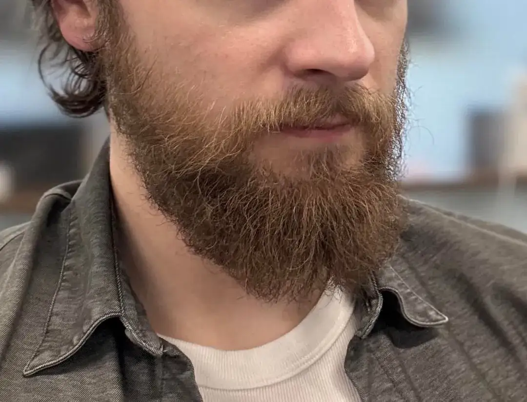 Zdjęcie Kto profesjonalnie wyrównuje zarost - poznaj najlepszych specjalistów