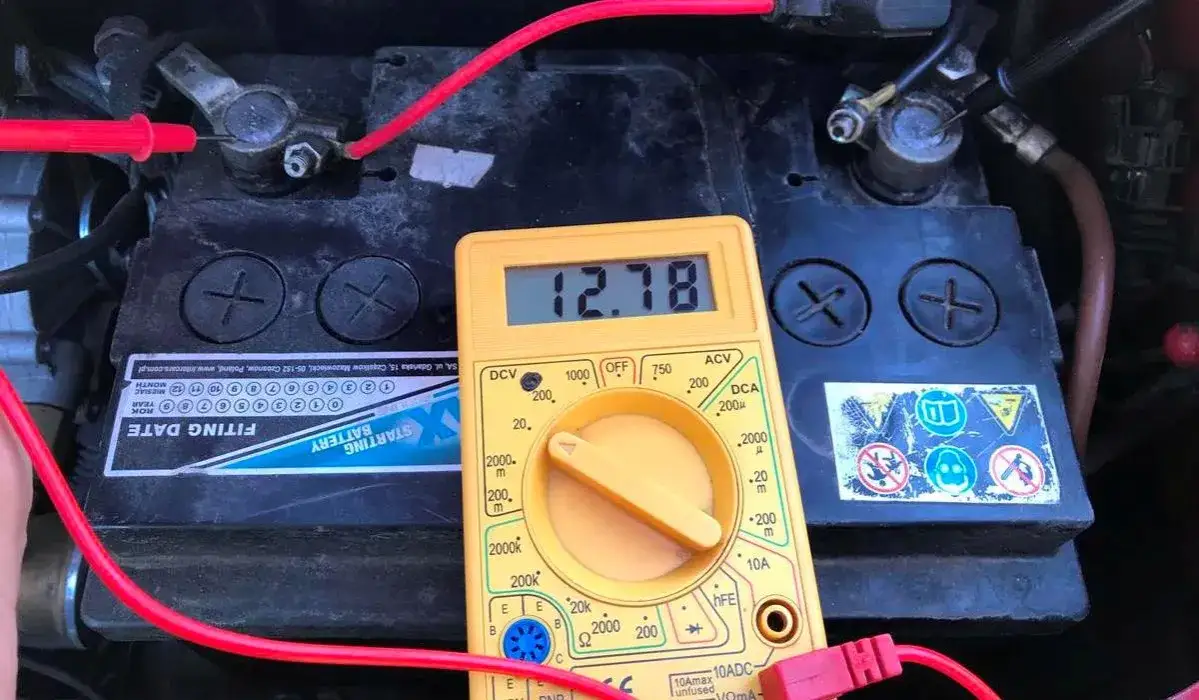Zdjęcie Jak sprawdzić pojemność baterii multimetrem i uniknąć problemów z wydajnością