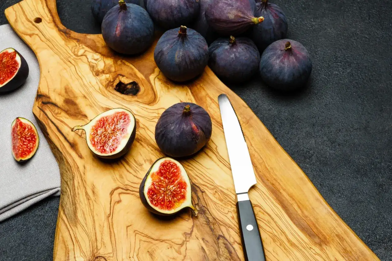 Zdjęcie Czy pies może jeść figi? Dowiedz się, co musisz wiedzieć o ich zdrowiu