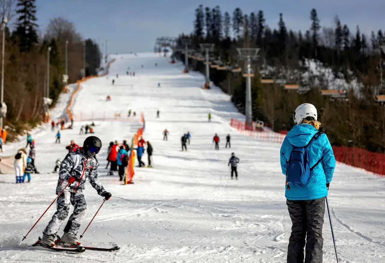 Zdjęcie Kiedy zaczyna się sezon narciarski w Polsce? Sprawdź daty otwarcia stacji