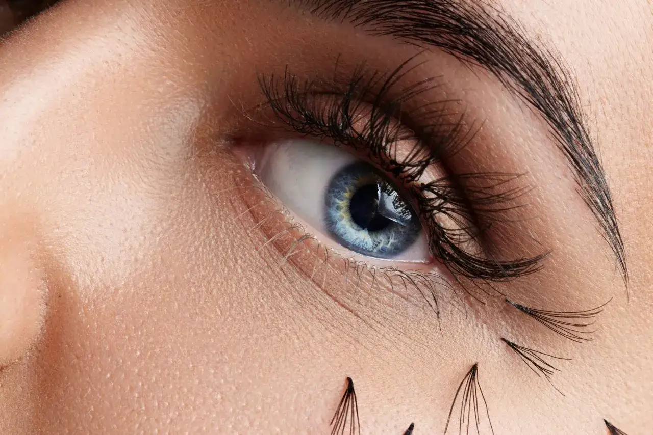 Zdjęcie Jak odkleić sztuczne rzęsy bez uszkodzenia naturalnych rzęs
