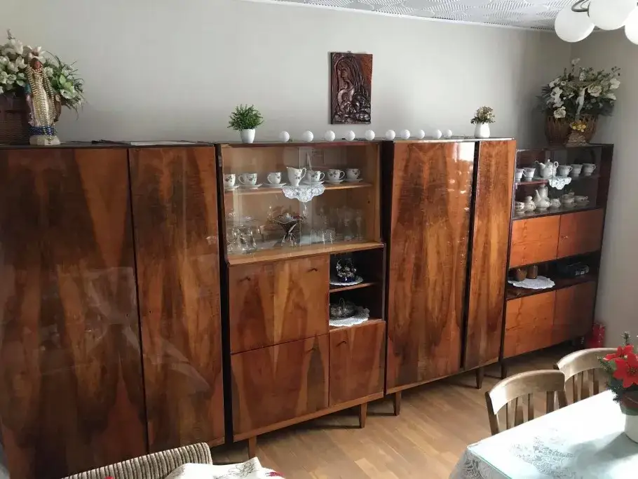 Zdjęcie Meble kalwaryjskie z lat 80 - Stylowe i ponadczasowe