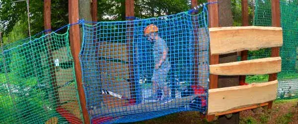 Zdjęcie Park linowy tyrolka – emocjonujące atrakcje i bezpieczeństwo dla każdego