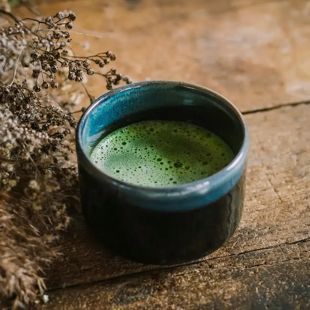Zdjęcie Czy matcha pobudza? Odkryj, jak wpływa na Twoją energię