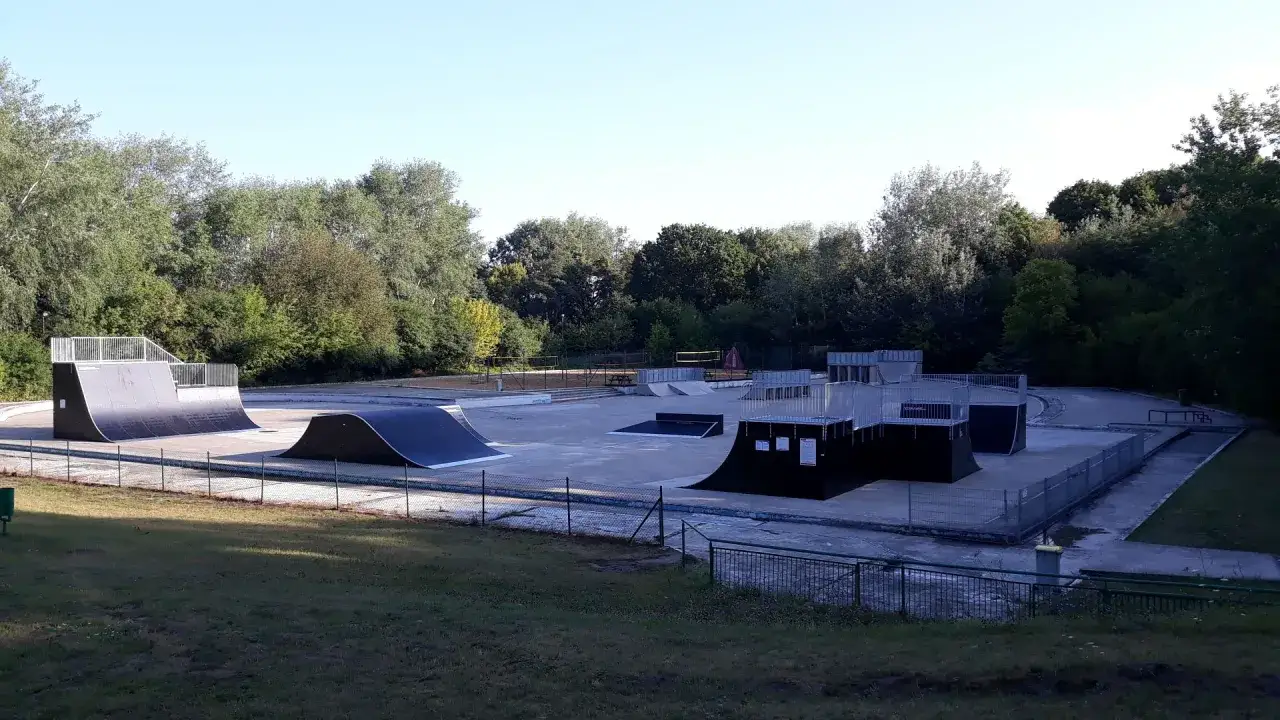 Zdjęcie Skatepark Wyspa w Poznaniu - najlepsze miejsce dla fanów sportów ekstremalnych