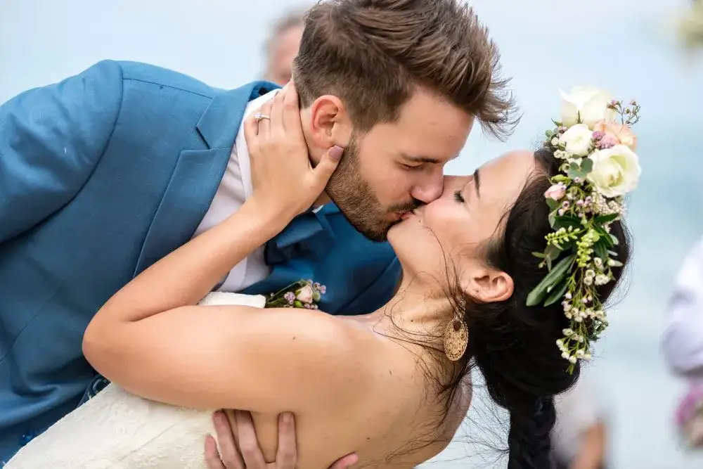 Zdjęcie Czarna obrączka na palcu – co naprawdę oznacza jej noszenie?