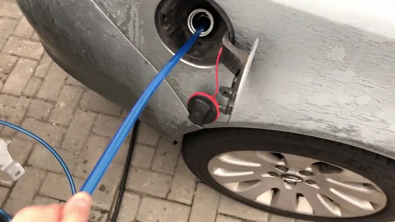 Zdjęcie Jak spuścić paliwo z diesla i uniknąć kosztownych napraw