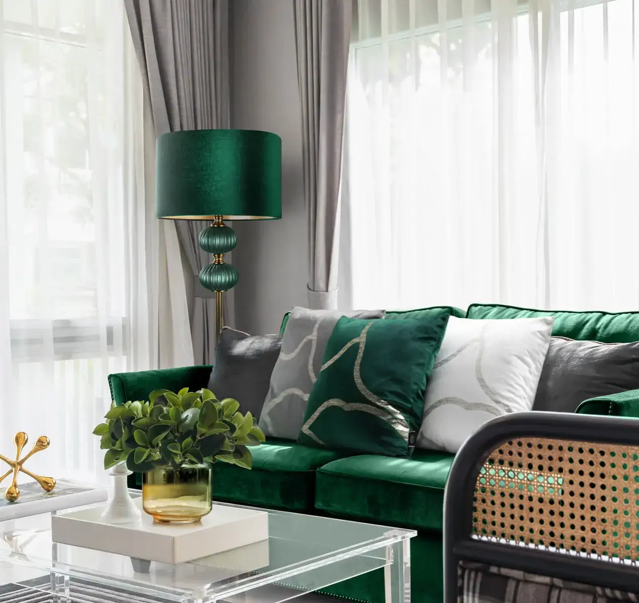 Zdjęcie Poduszki do zielonej kanapy: Jak dobrać idealne kolory i wzory?