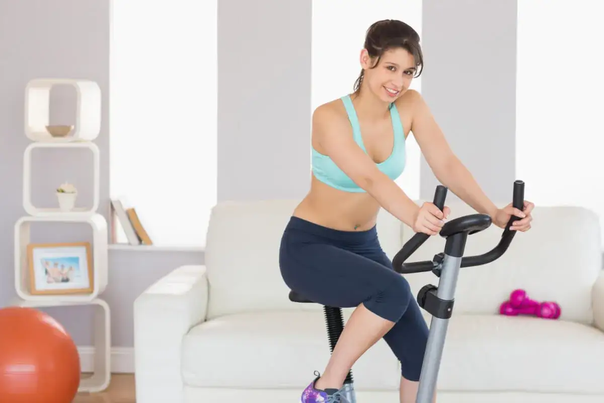 różne ćwiczenia kardio, bieganie, rower, pływanie, orbitrek