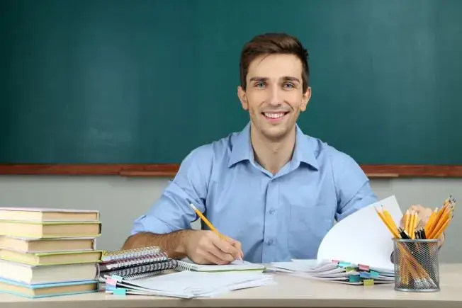 Różnice w obowiązkach pracownika pedagogicznego i niepedagogicznego w szkole