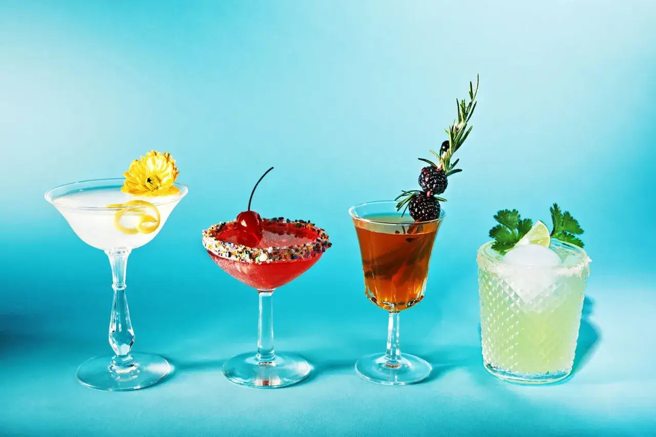 eleganckie serwowanie drinków garnish