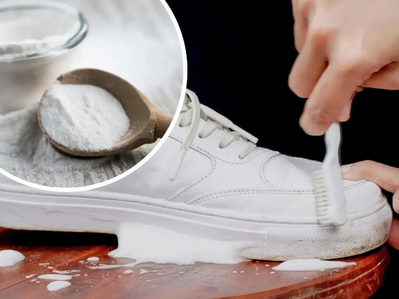Białe trampki czyszczone szczoteczką z pianą. Obok łyżka z sodą oczyszczoną, idealną, by pokazać, jak wyczyścić buty z błota.
