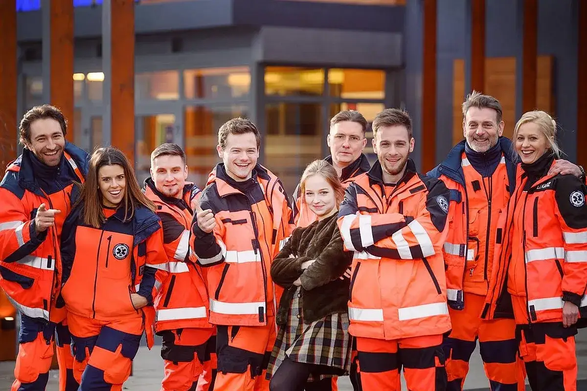 aktorzy serialu Na sygnale gł&oacute;wna obsada kolaż