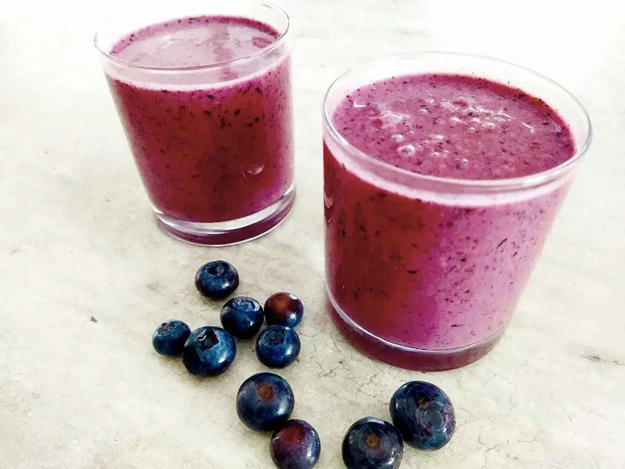 r&oacute;żne warianty koktajli bor&oacute;wkowych