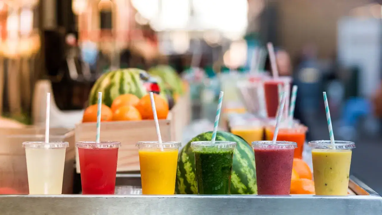Kolorowe soki owocowe i warzywne, idealne na detoks. Dieta sokowa efekty widoczne od razu!