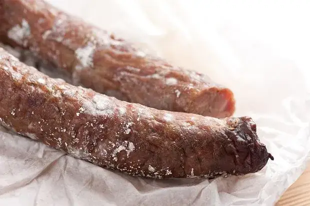 zepsuta kiełbasa oznaki