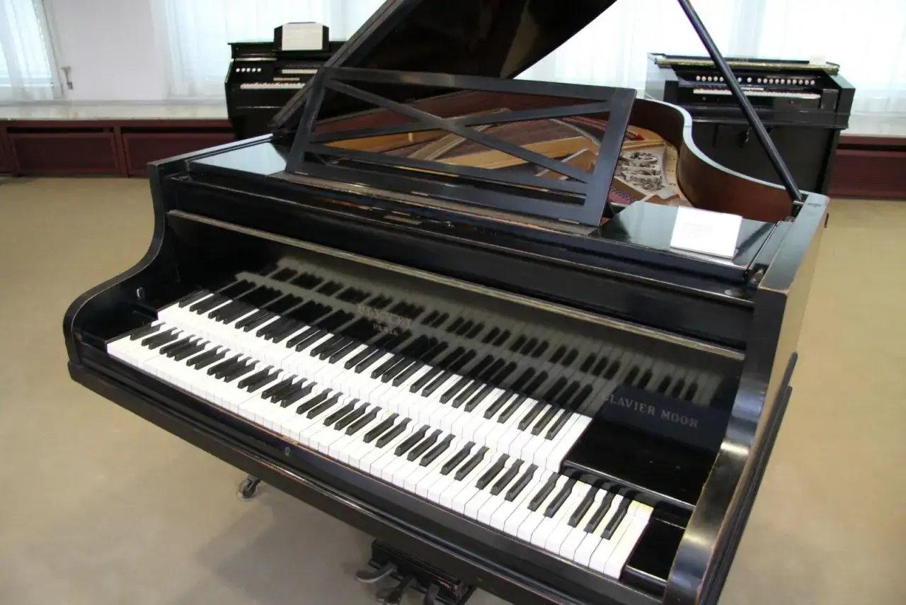 por&oacute;wnanie klawiatur fortepian pianino keyboard