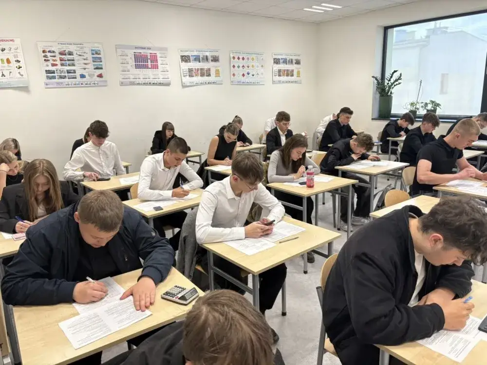 Studenci logistyki na wykładzie