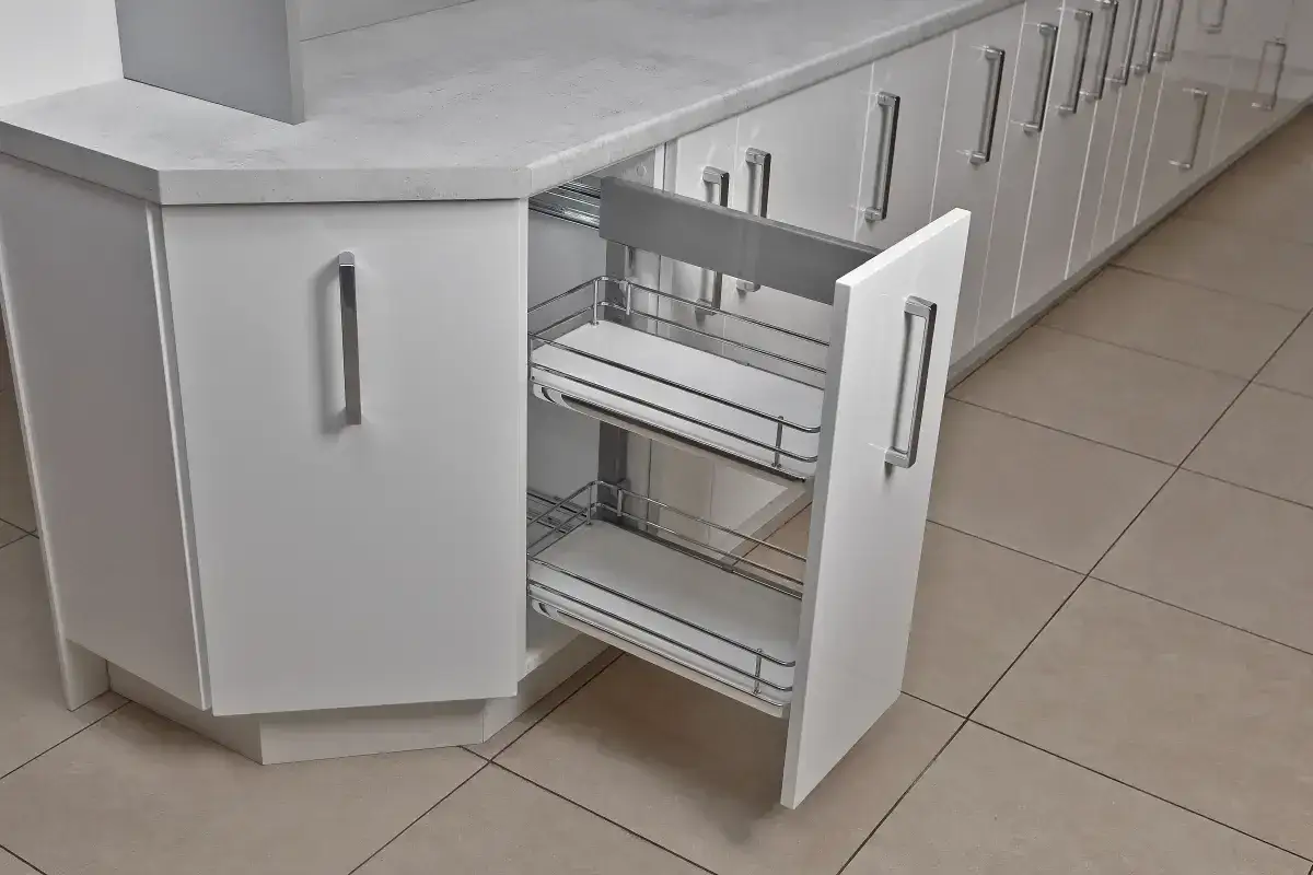 demontaż kosza cargo z szafki kuchennej