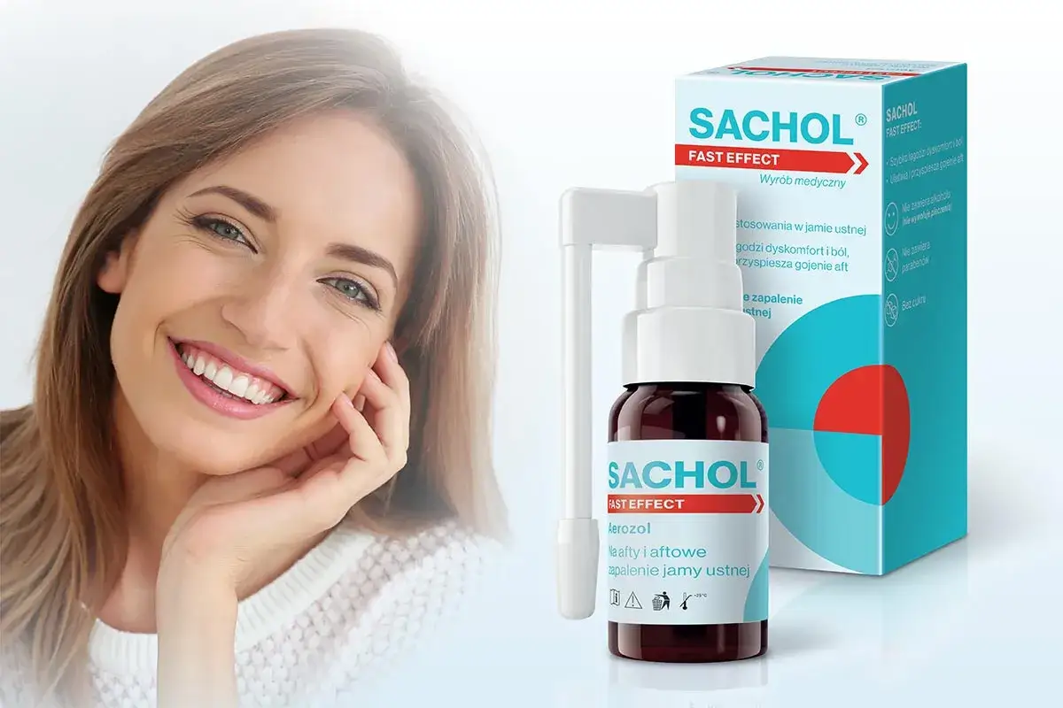 Uśmiechnięta kobieta obok opakowania Sachol. Szybko łagodzi ból i przyspiesza gojenie aft. Co lepsze Sachol czy Dentosept?
