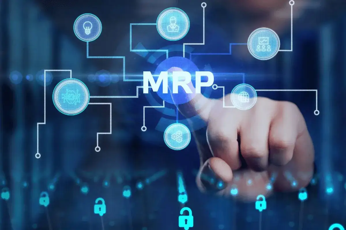 Palec dotyka ekranu z napisem MRP, symbolizując planowanie zapotrzebowania materiałowego. W tle ikony symbolizujące procesy biznesowe.