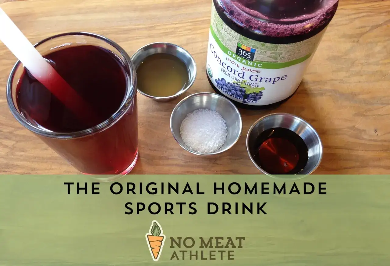 Przepis na domowy nap&oacute;j izotoniczny: sok winogronowy, s&oacute;l, mi&oacute;d i sok z cytryny.