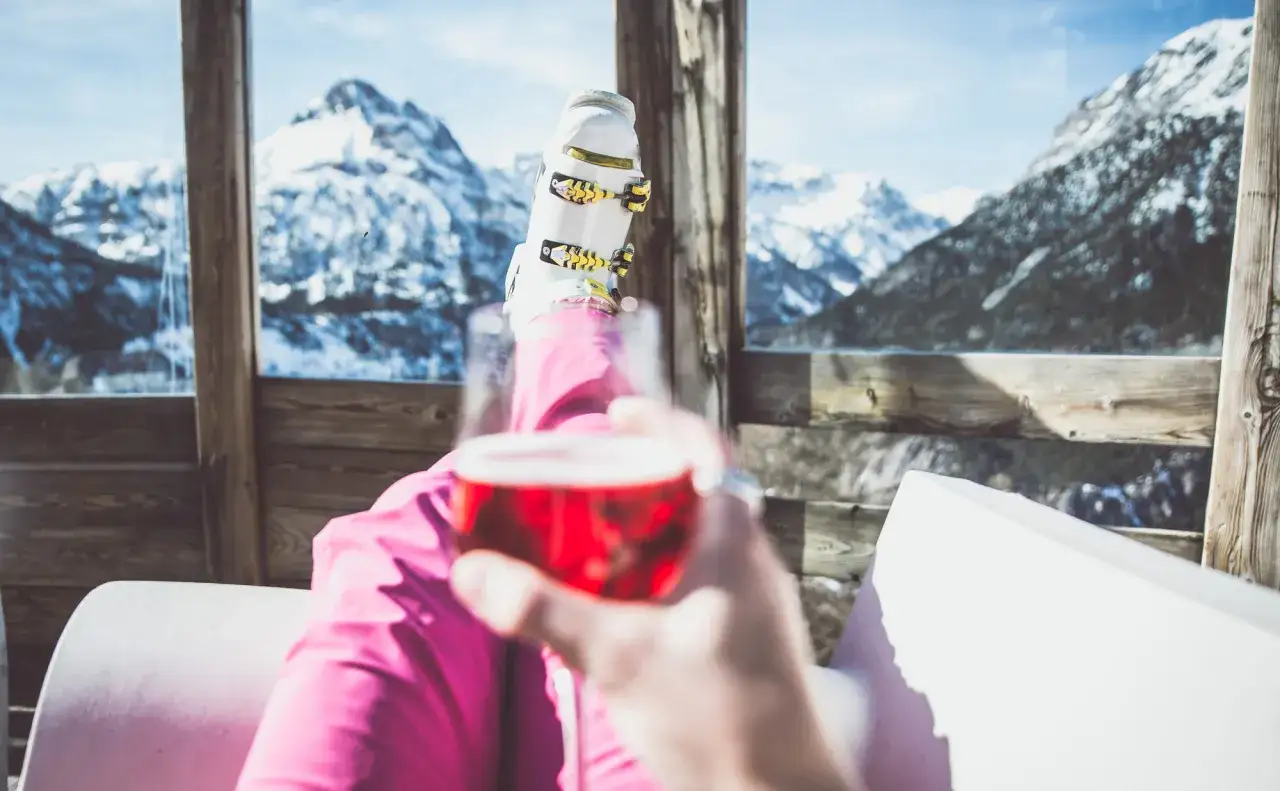 austriackie alpy narciarze après-ski