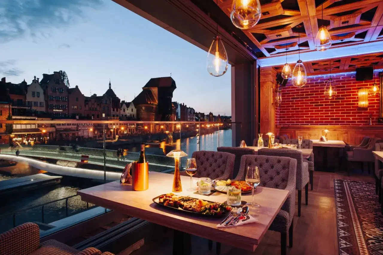 Gł&oacute;wne Miasto Gdańsk restauracje nad Motławą