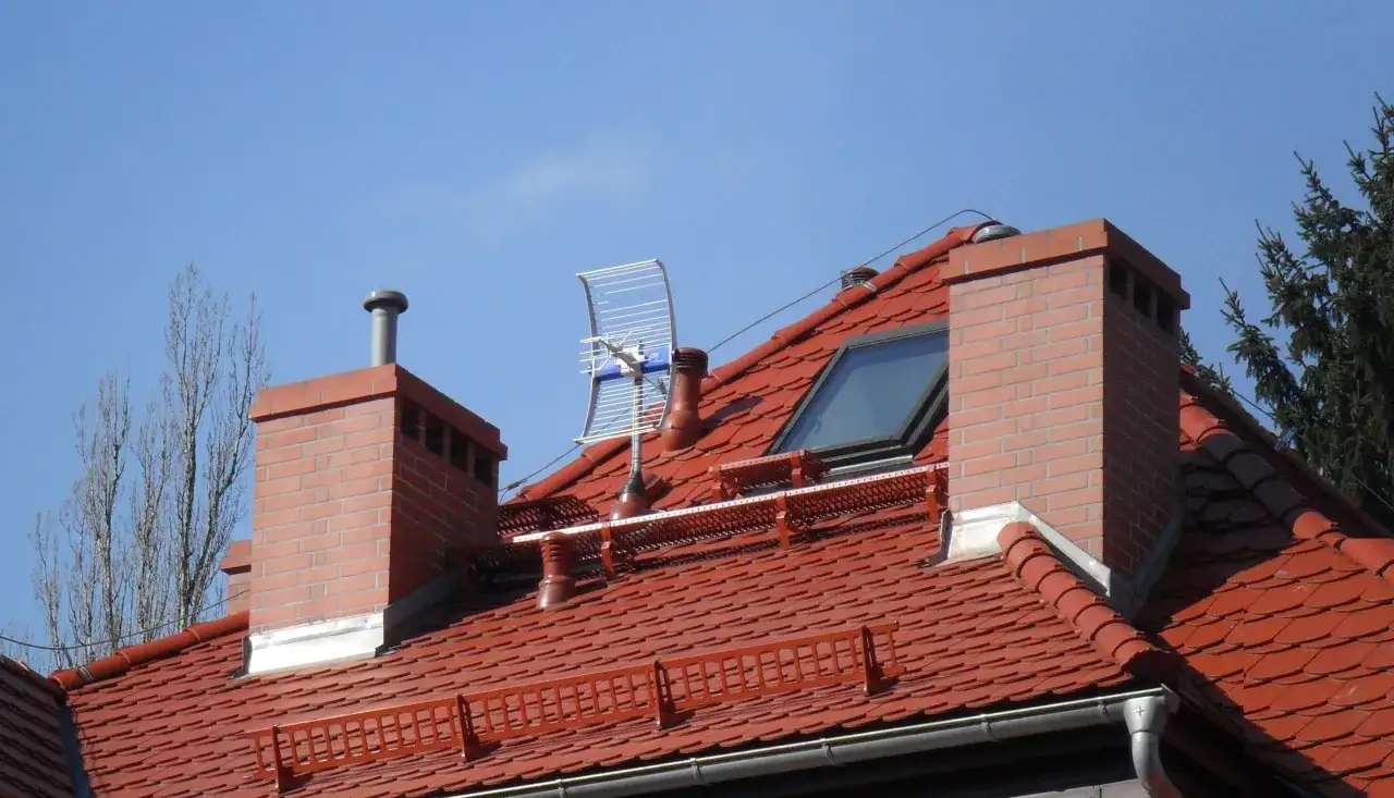 Antena DVB-T2 na dachu