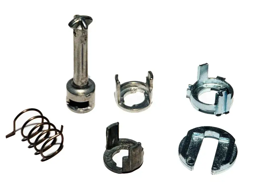 narzędzia do naprawy zamka w drzwiach