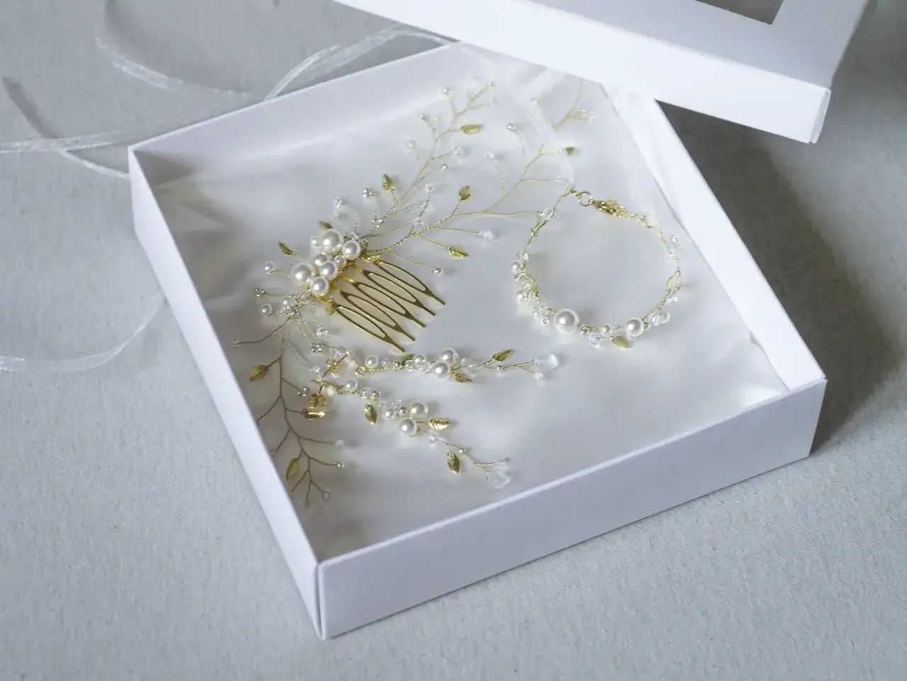 Biżuteria do sukni ślubnej ecru złota