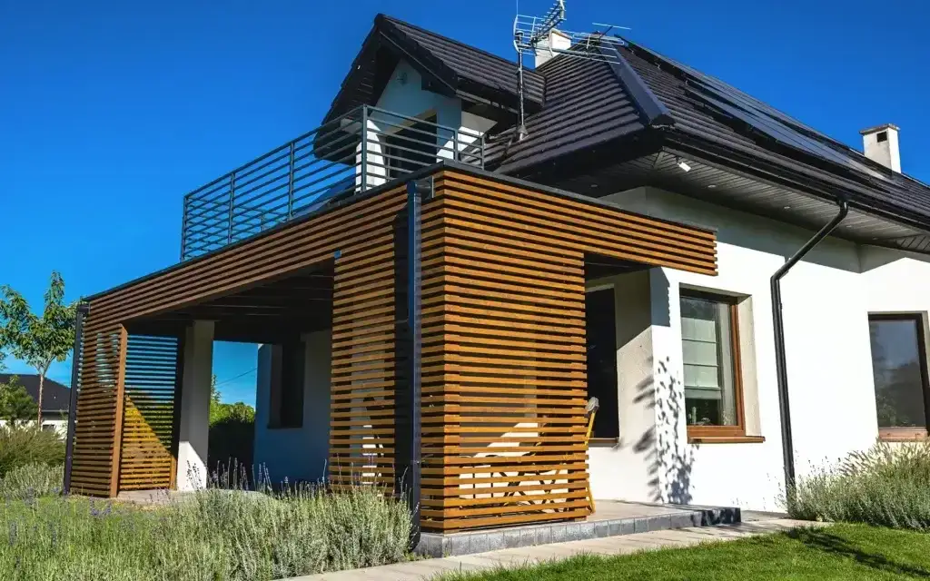 zadaszony taras pod balkonem inspiracje