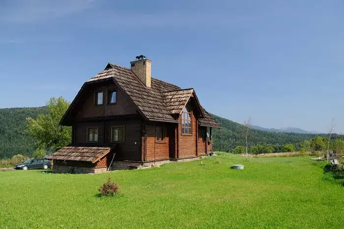rodzaje noclegów Bieszczady schronisko agroturystyka domek