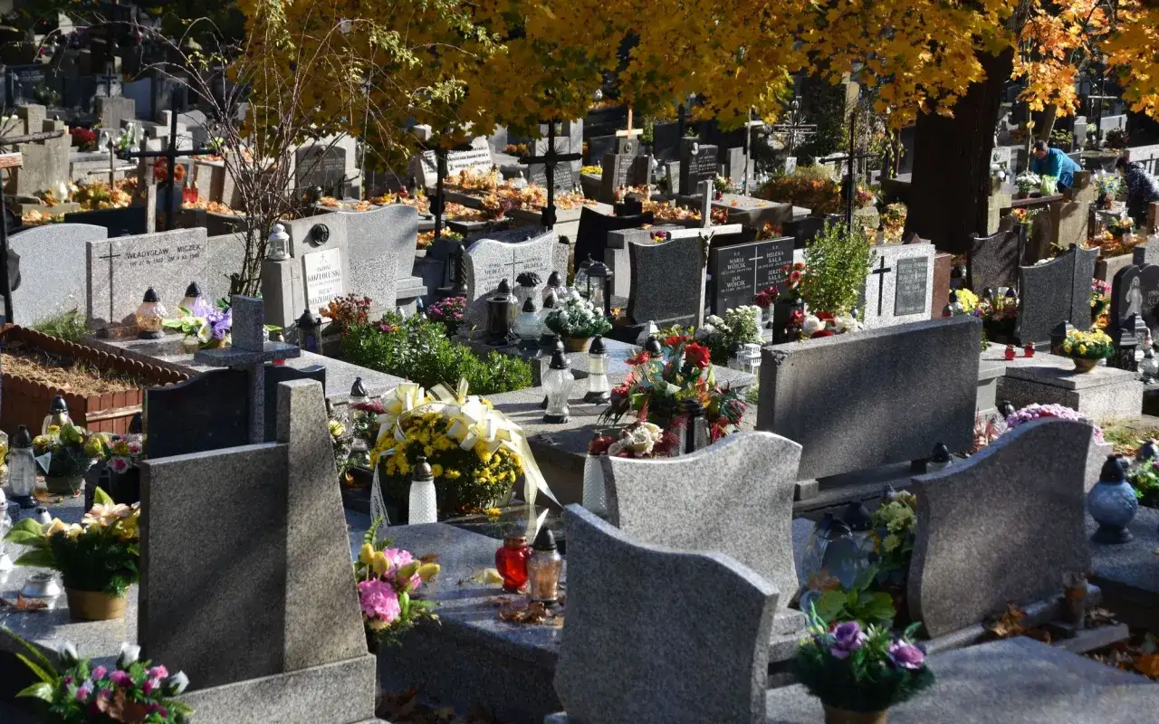 Zdjęcie Co ile lat płaci się za miejsce na cmentarzu i co grozi za brak opłat